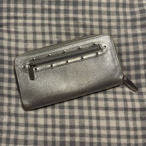 Louis Vuitton Zippy Wallet in Suhali Metallic Silver